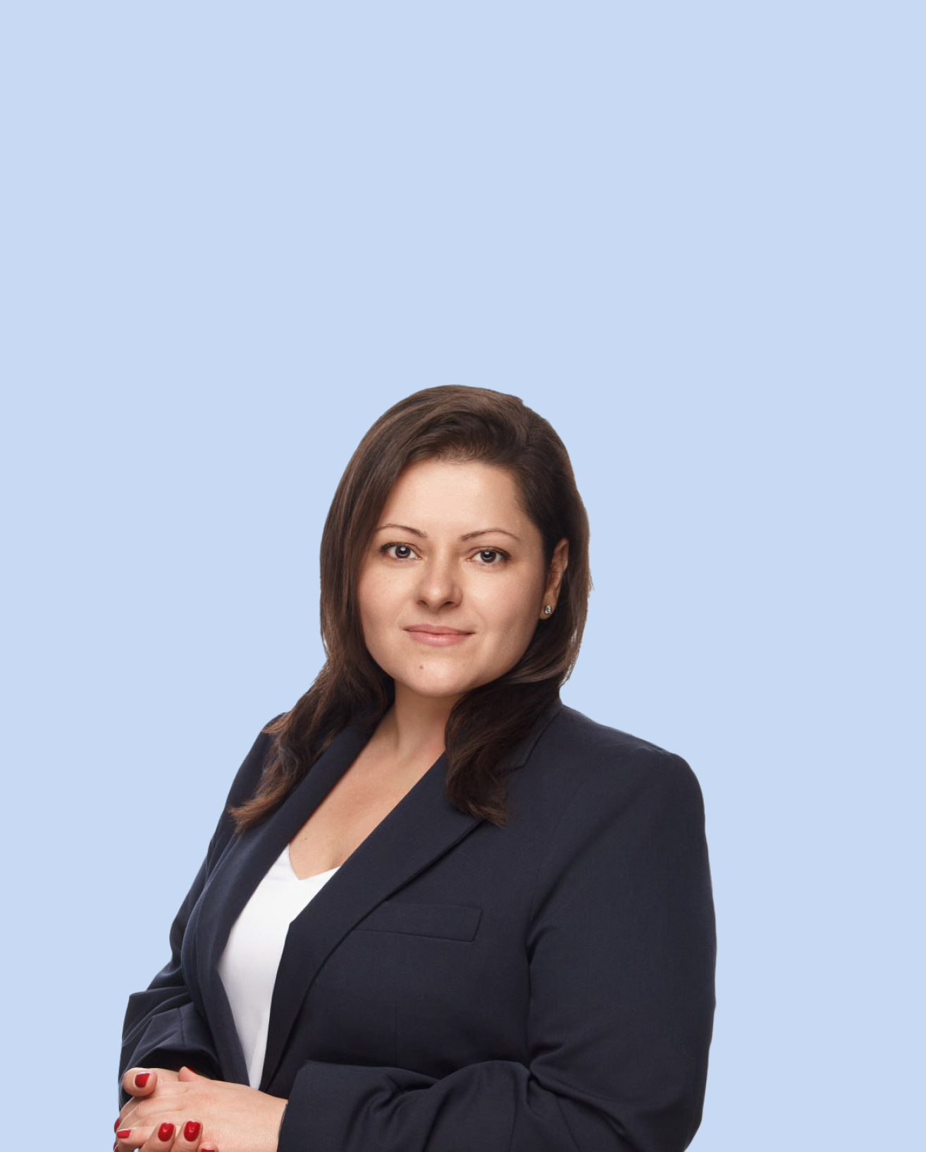 Женщина в деловом костюме на светлом фоне — портрет участницы архитектурного сообщества